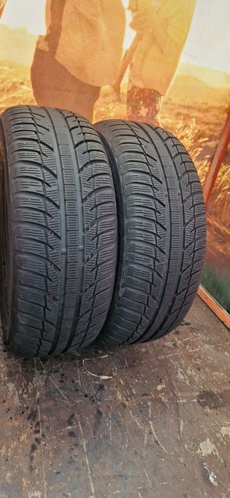 2 Anvelope ca noi Toyo 215 65 R15 M+S