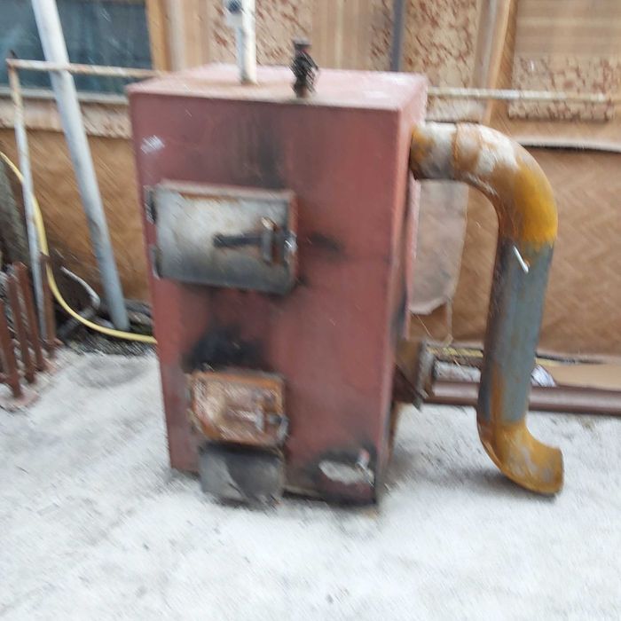 Продавам котел за твърдо гориво