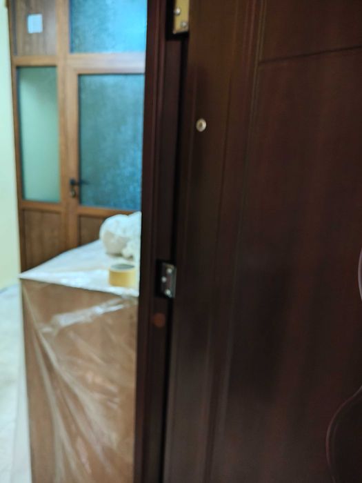 Входна врата китайска в перфектно състояние  с размери 199/85 .