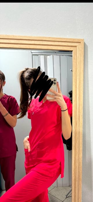 Vand costum medical fucsia