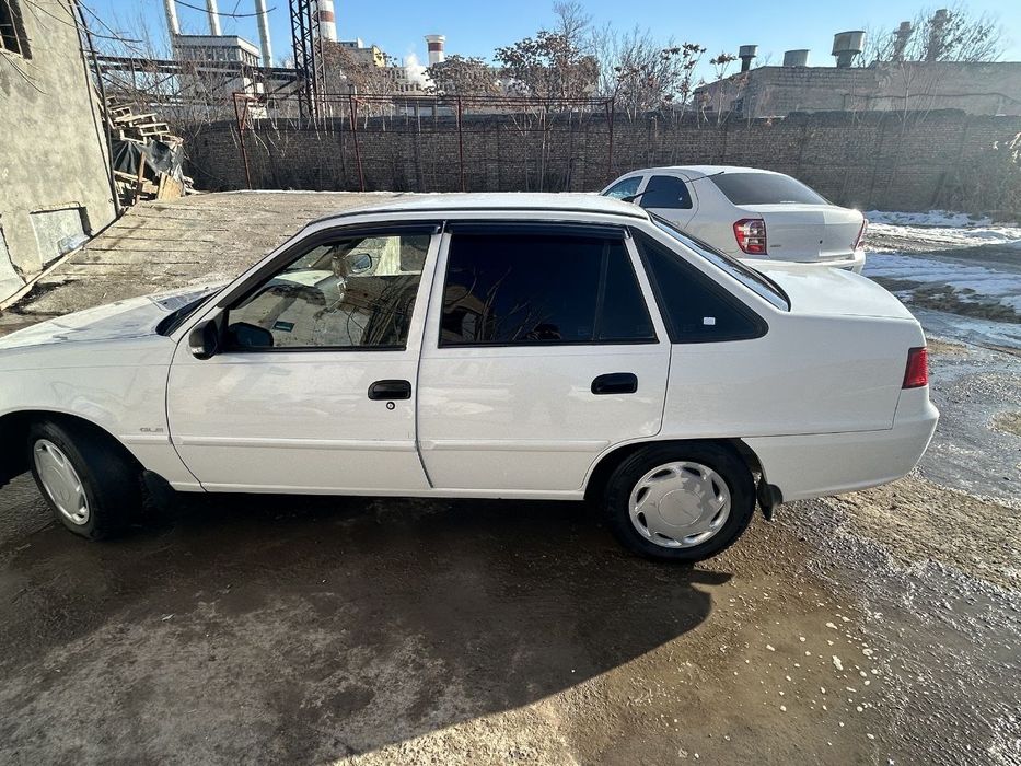 Nexia 2 sons gibrit  2015 sotiladi