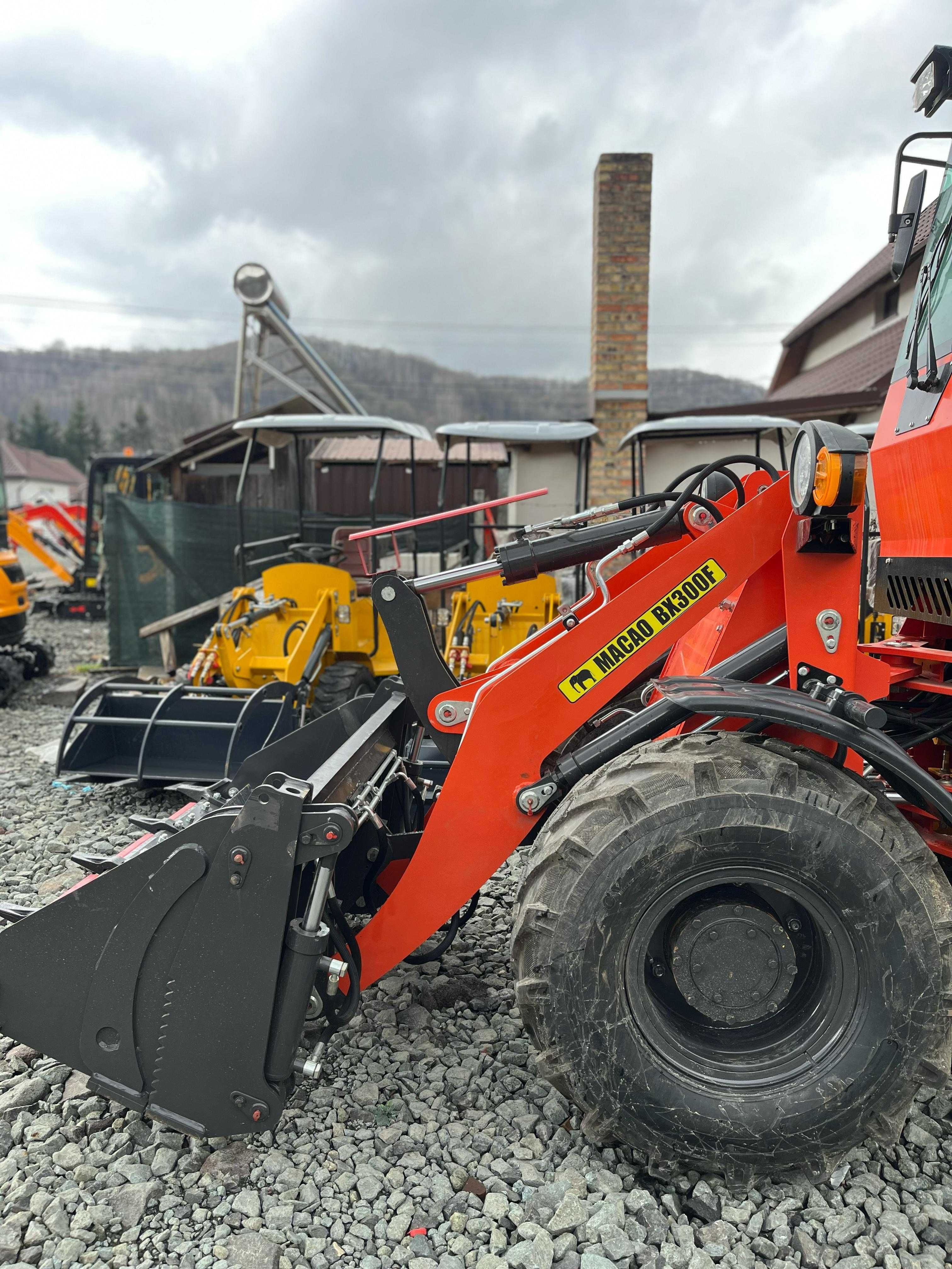 Buldoexcavator MACAO BX300C 3 tone cu cabina