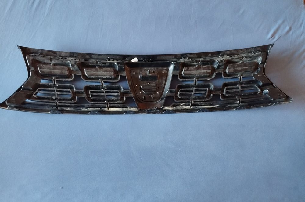 Предна решетка Dacia Duster