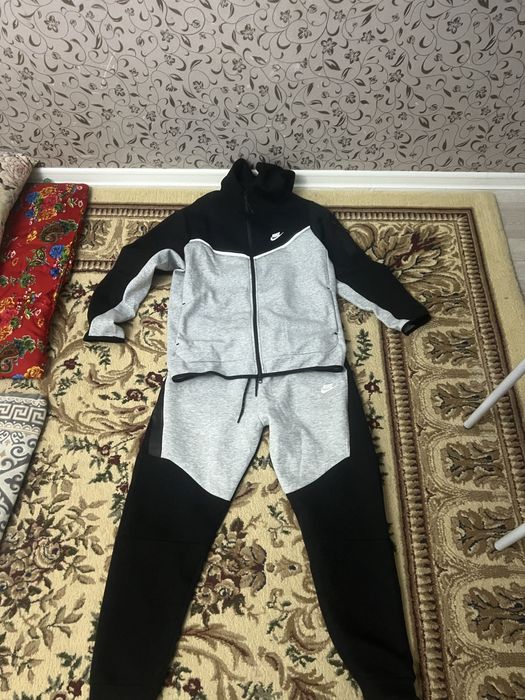 Продам Nike Tech Fleece