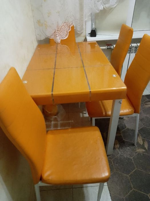 Продам обеденный стол