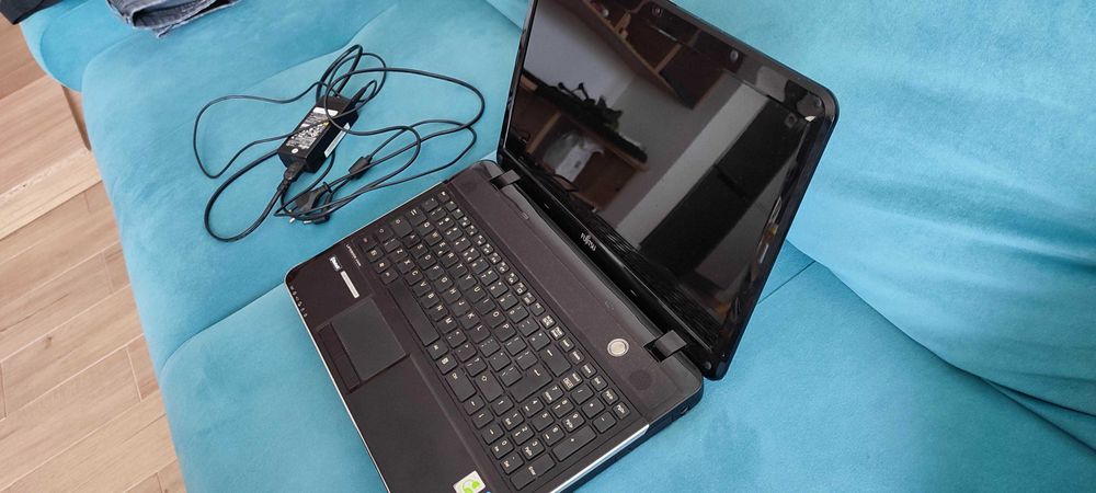 Laptop Fujitsu Lifebook A  procesor Intel i3