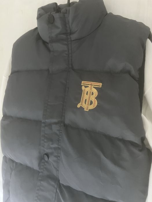 Vesta BURBERRY gri groasă cu logo brodat auriu