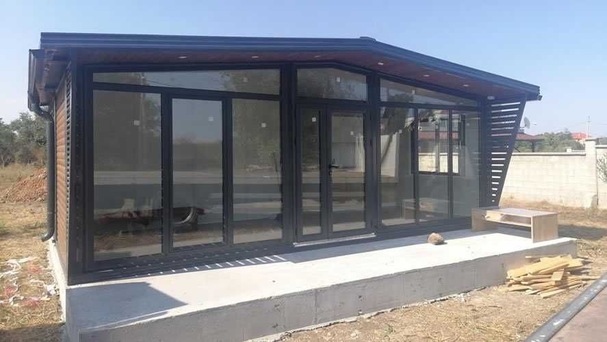 Casa, garaje auto pe structura metalica si panou sandwich termoizolant