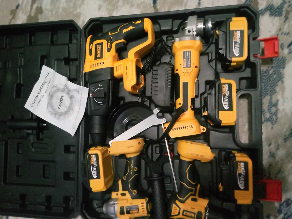 Набор инструментов аккумуляторных новый