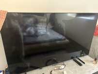 Smart tv 4k cu display-ul spart pt piese !