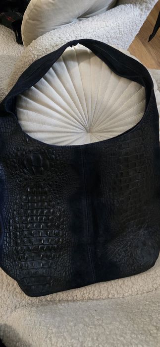 Тъмно синя чанта тип торба, естествена кожа ,с крок ефект,  без подпла