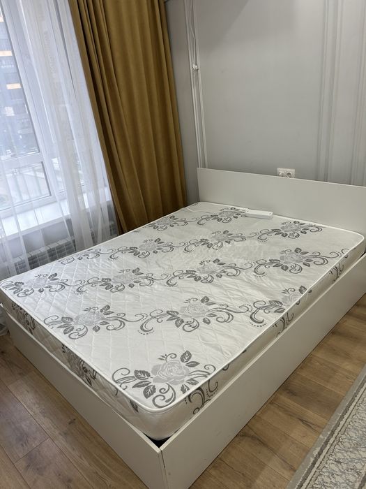 Продам кровать с матрасом