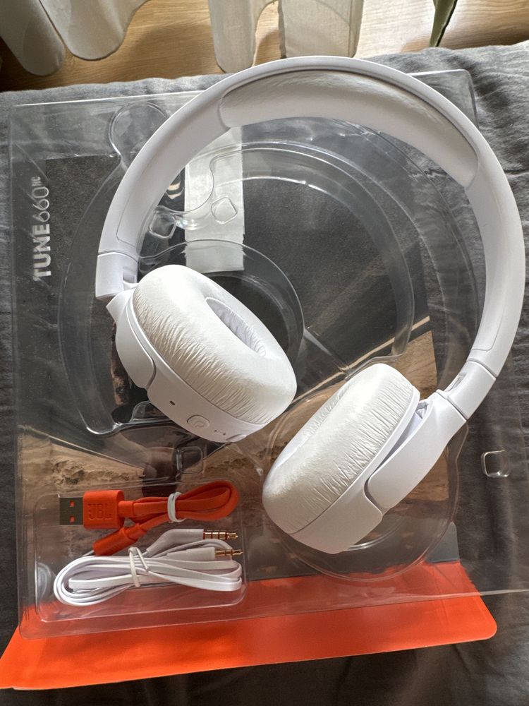 JBL Tune 660NC - On-ear, Active noise cancelling, Alb