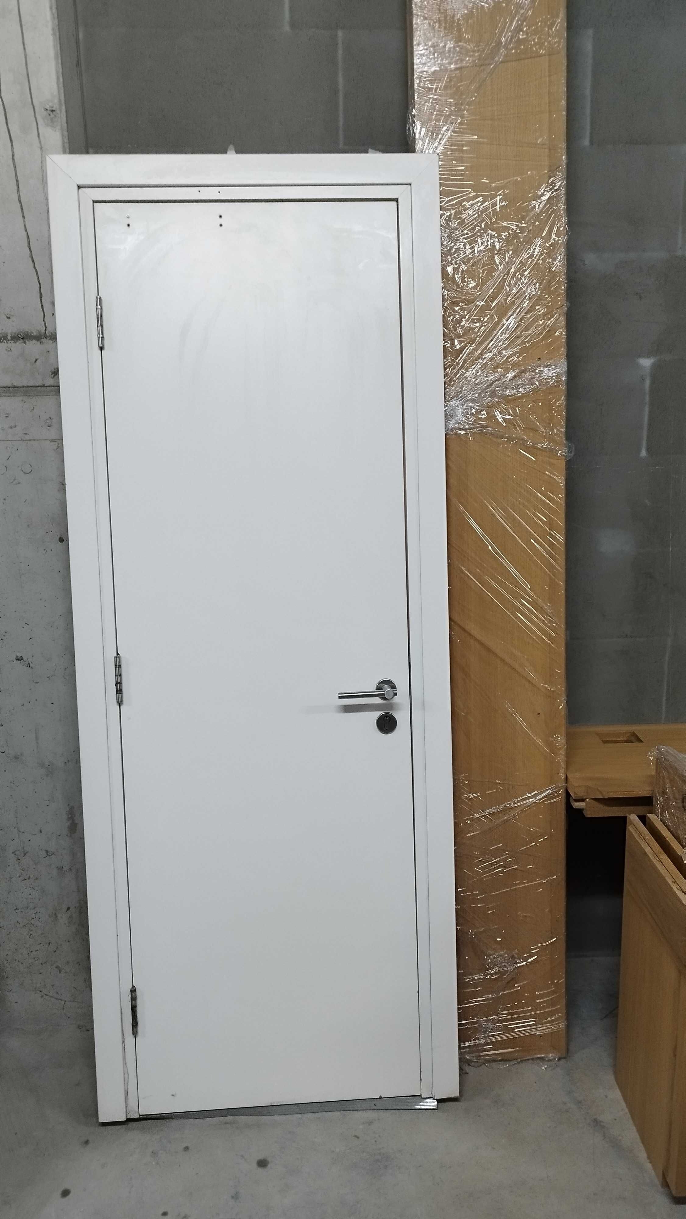 Врати интериорни високи с каси от MDF Бели използвани