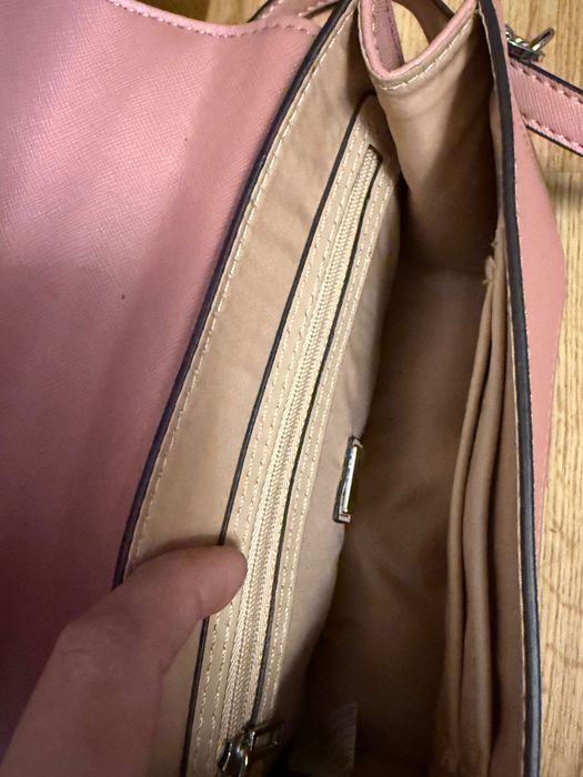 Дамска чанта guess