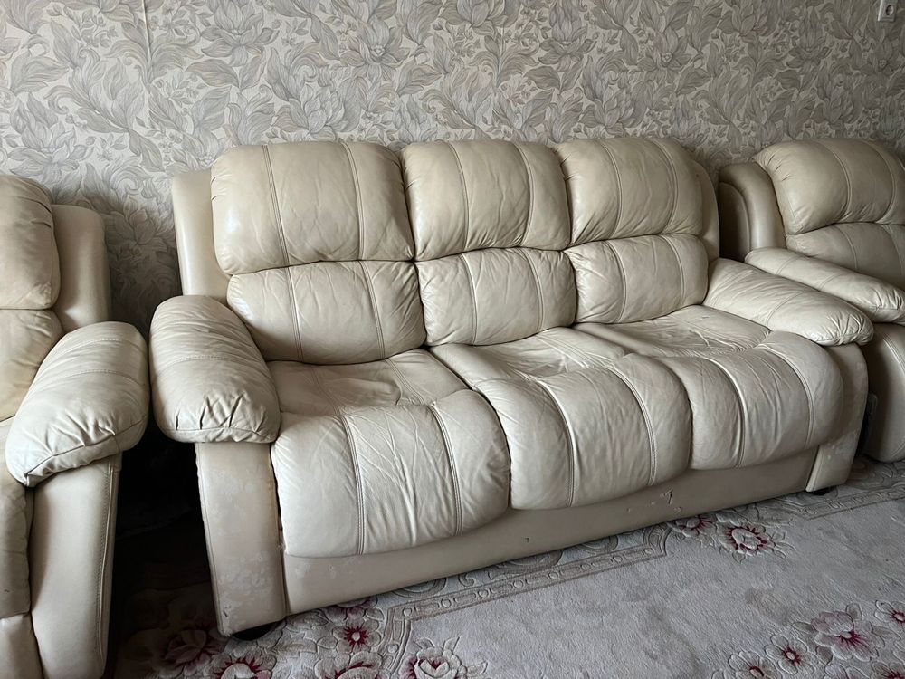 Продам комплект диванов