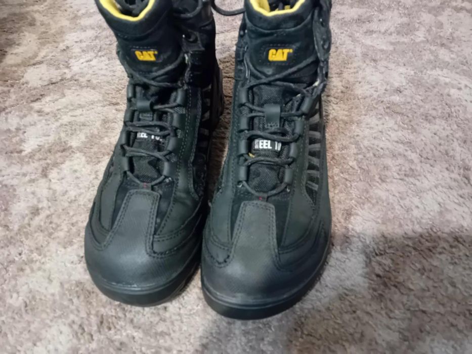 Caterpillar-работни боти с бомбе 46 номер