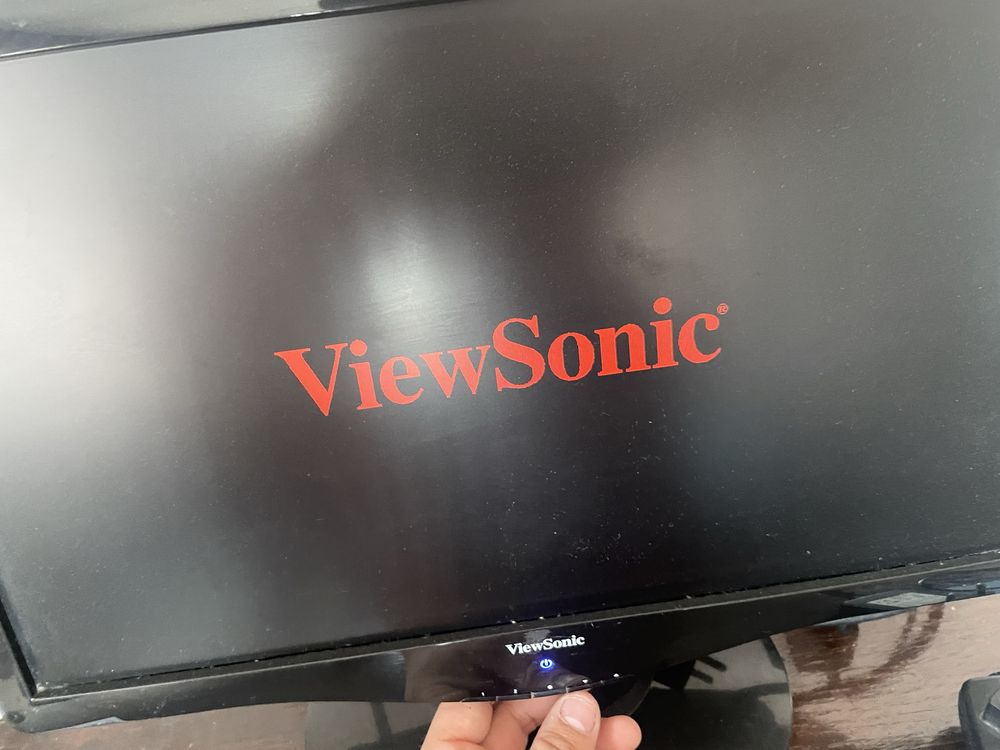 Монитор ViewSonic VA1931WA и геймърска периферия