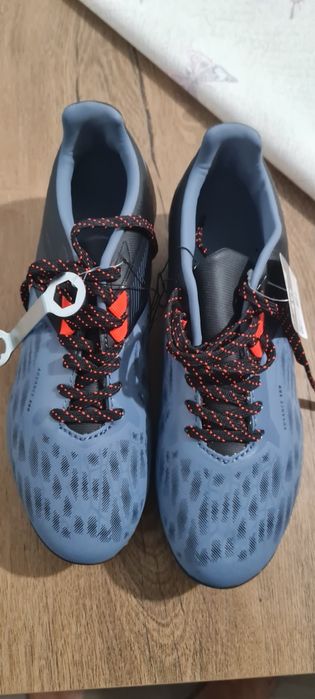 Adidași crampoane fier - Noi