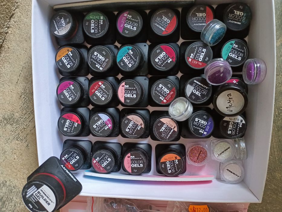 Chit manichiura plus geluri