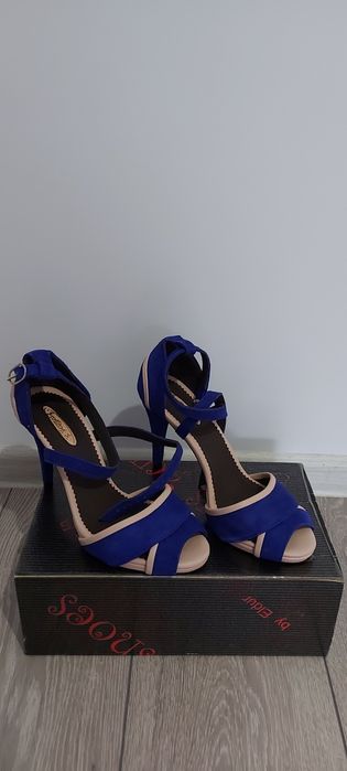 Sandale noi, elegante