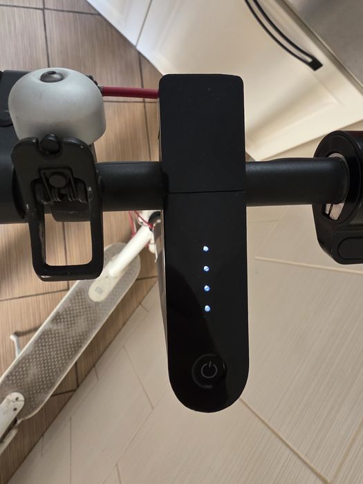 Vând trotineta electrica Xiaomi Mija M365