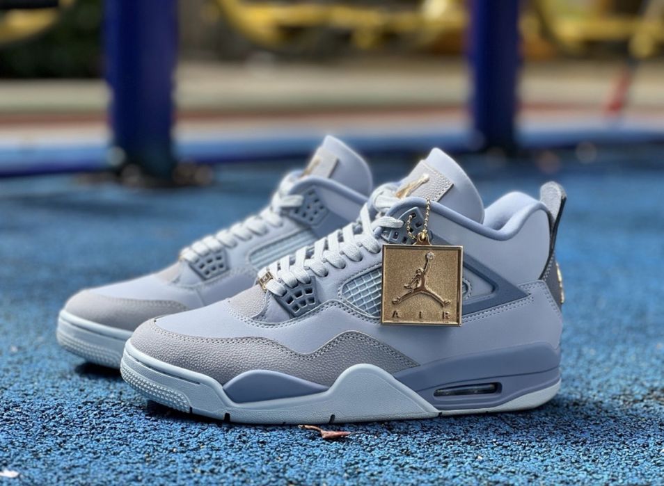 Air Jordan 4 Retro UNC