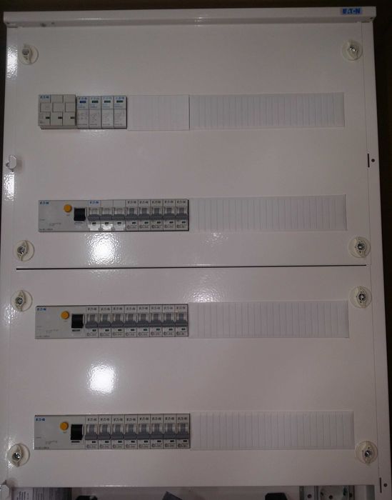 Tablouri electrice multimedia, pe comanda, echipate complet Eaton