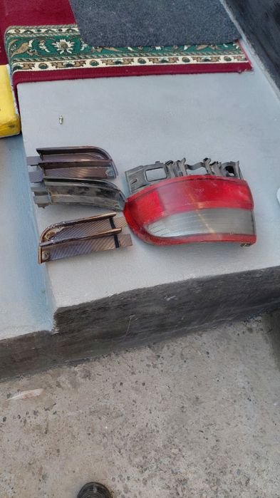 Продам задний 1 фонарь левый на Тойота Карина универсал  и заглушки
