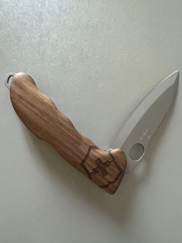 Cutit Victorinox Hunter Pro lemn