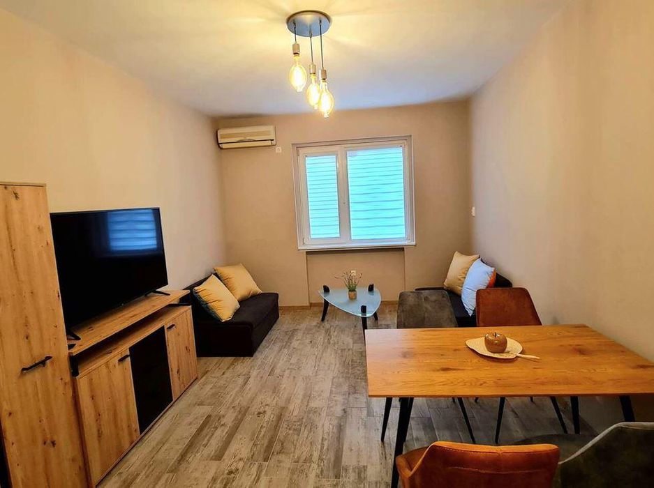 Дава се под наем Двустаен апартамент в Варна, Център - 50 кв.м за 600 € - Снимка #2