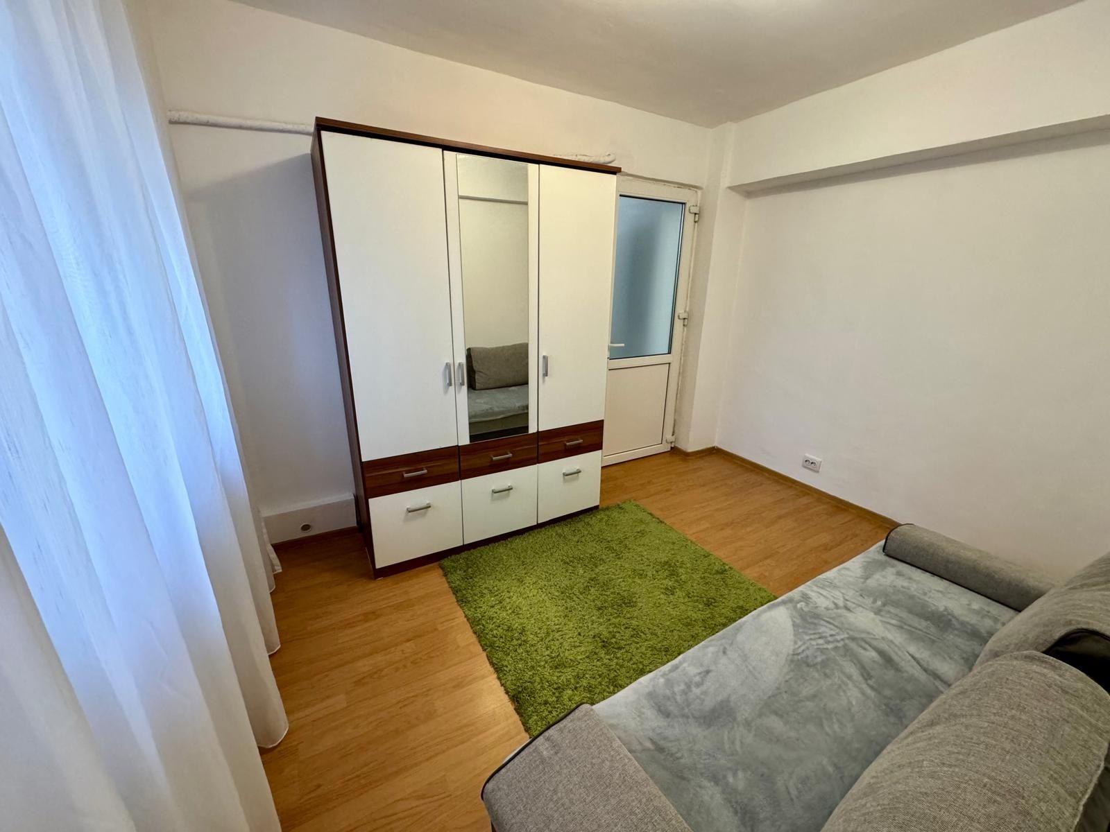 Inchiriez apartament 3 Camere cu AC zona Electroputere Mall