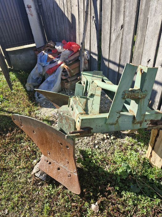 Plug Tractor de vânzare