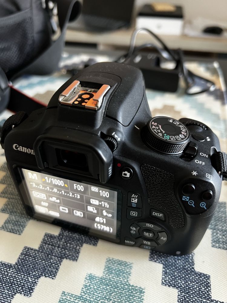 Aparat Foto DSLR Canon EOS 1200D + Obiectiv 18-55 mm