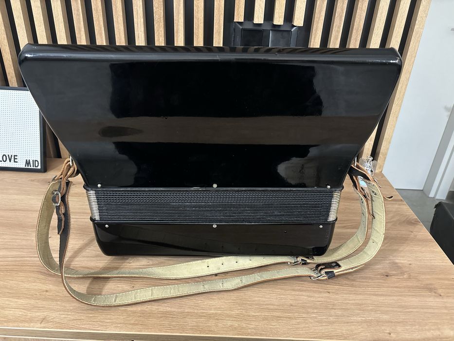 Acordeon Hohner Verdi 2 cu 96 de basi