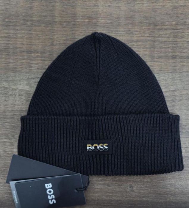 Памучни плетени шапки.