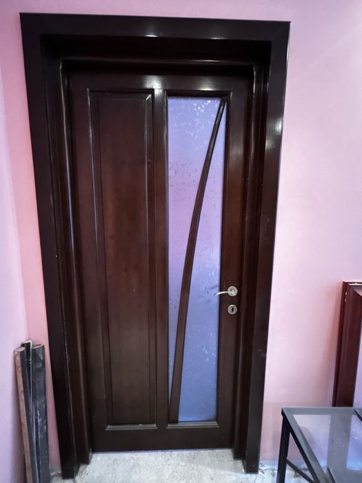 Usi din lemn masiv