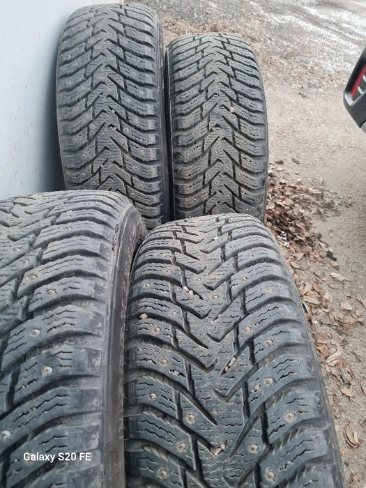 Шины 225/60 R-18 с шипами.