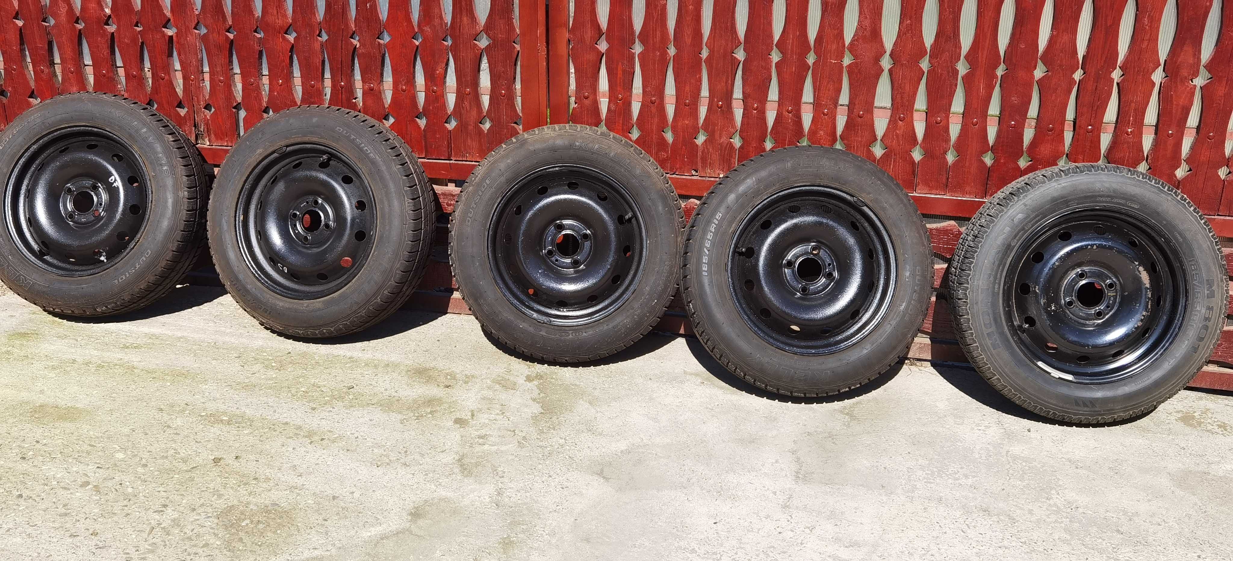 Vând set de 4 jante+anvelope vara 185/65R15 și roata de rezerva