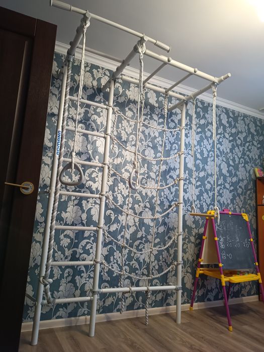 Шведская стенка Романа в отличном состоянии