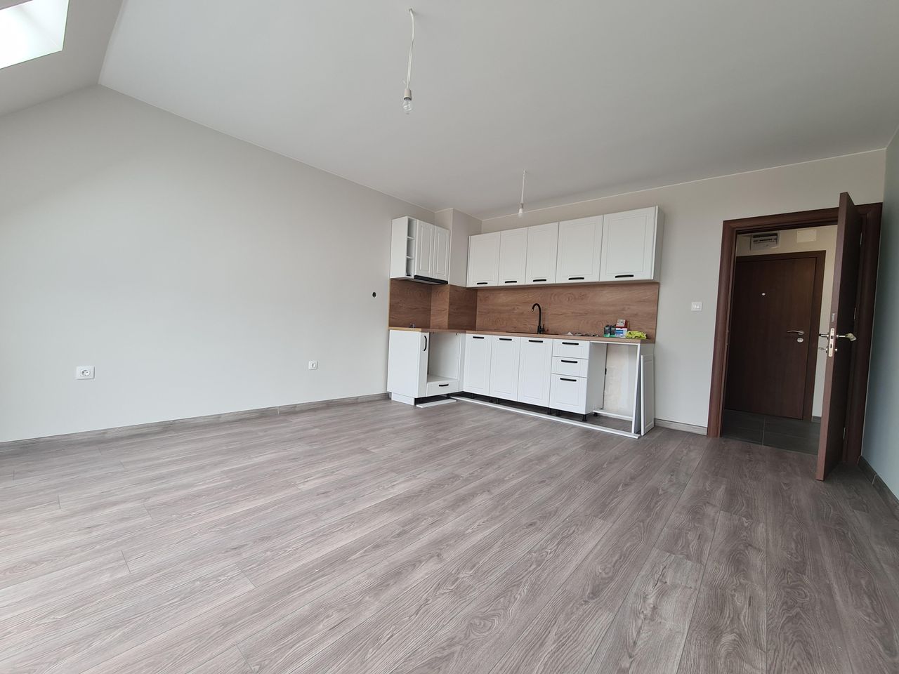 Продава се Двустаен апартамент в Пловдив, Тракия - 65 кв.м за 1754 €/кв.м - Снимка #1