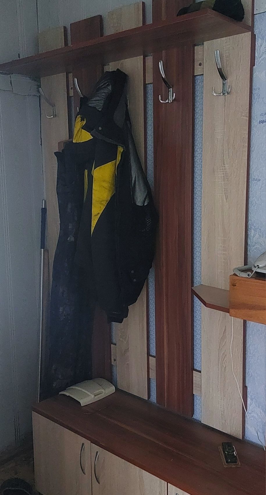 Продам прихожую.