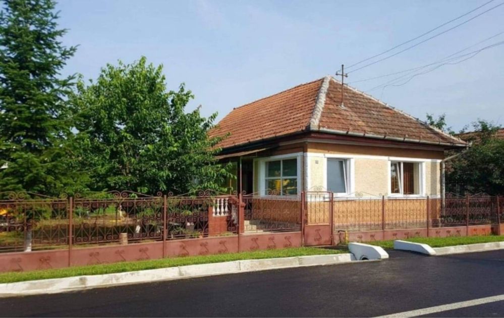 Casa de vanzare - Iernut, str. Petofi Sandor . Teren 1000 m2.