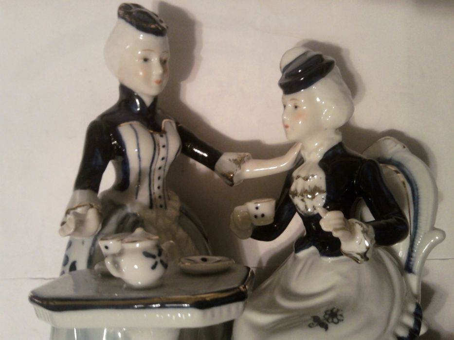 Doamne servind ceaiul bibelou vintage portelan alb cobalt aur coloidal