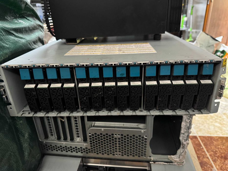 NetApp & Hitachi JBOD