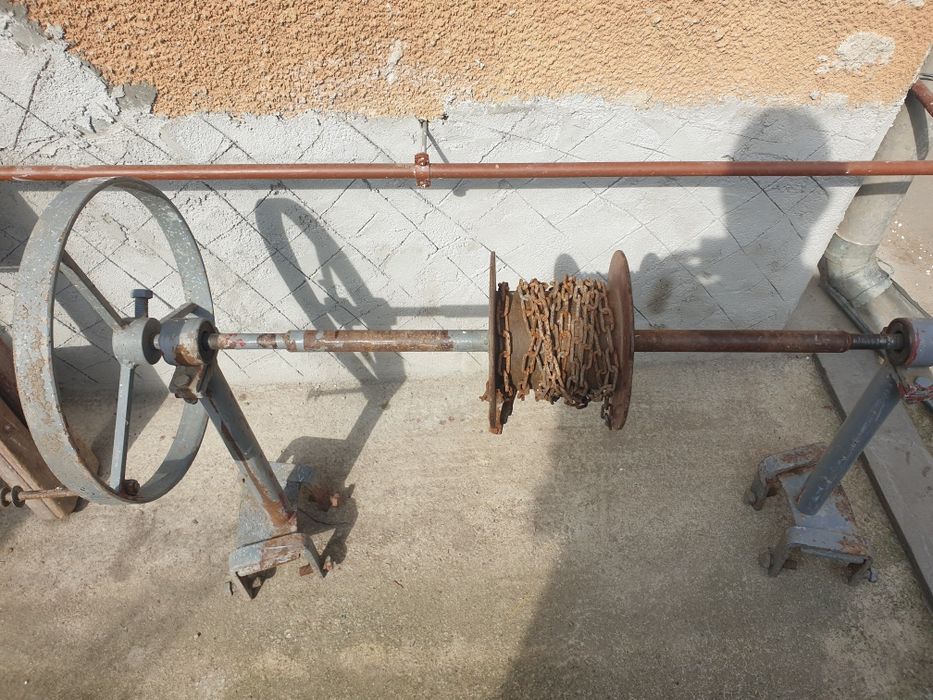 Vand dispozitiv, rola cu lant de scos apa din fantana manual