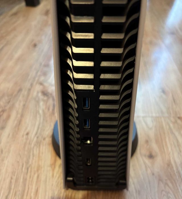 Playstation 5 disc, 2 игри, 1 контролер като нов