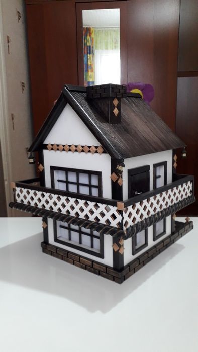 Копилка-коттедж монеты кидать в трубу.