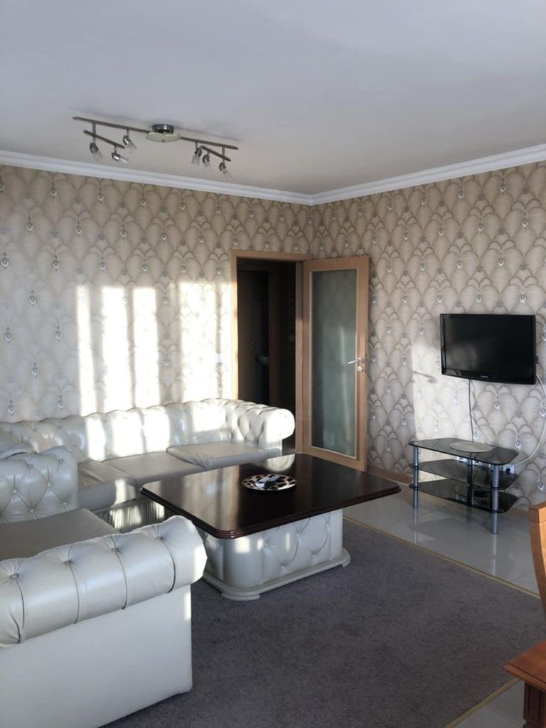 Дава се под наем Двустаен апартамент в Пловдив, Кършияка - 85 кв.м за 400 € - Снимка #1