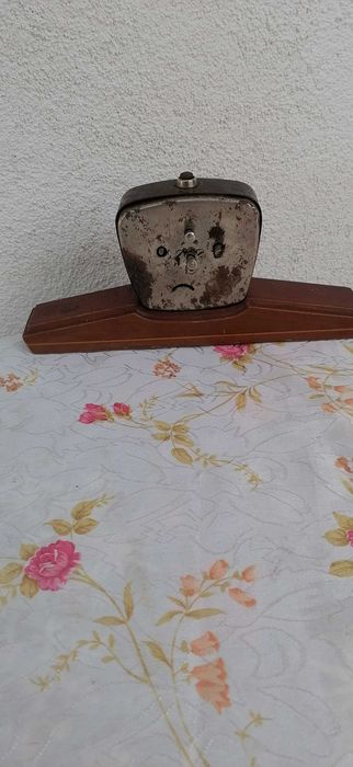 vand   cas  victoria  pe  suport   de   lemn   85  lei